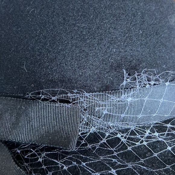 Michael Howard | 1940’s wool black brim hat w/bow and vail - Picture 3 of 5